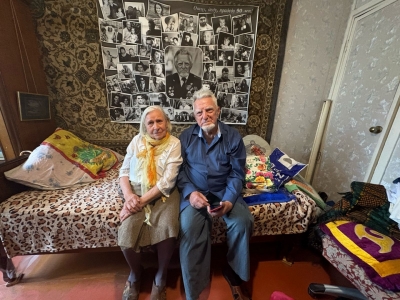 волонтёры студенческого парламента АКАиМИ поздравили тружеников тыла с 80-летием Победы в ВОВ